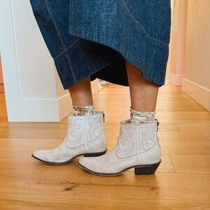 White Loredo cropped cowboy boot